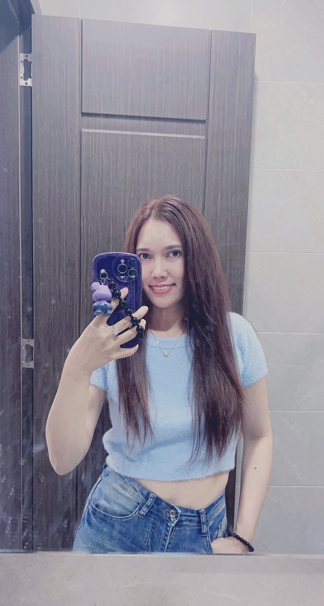 MissQ07567347's tweet photo. Màu tóc mới,cảm xúc mới 🤡
#windy 
#saigon 
#news https://t.co/Hi7P3MVcaT