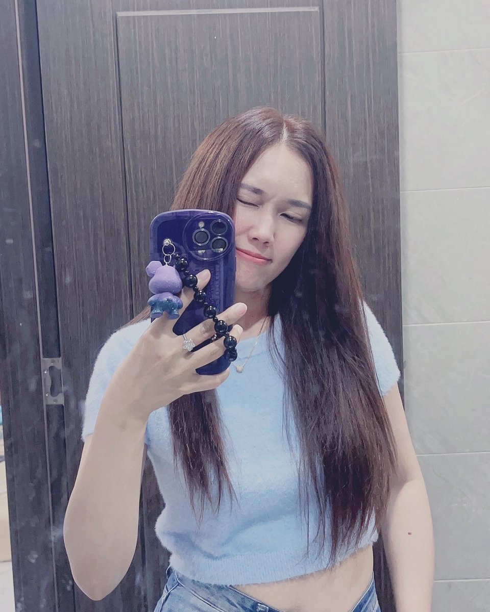 MissQ07567347's tweet photo. Màu tóc mới,cảm xúc mới 🤡
#windy 
#saigon 
#news https://t.co/Hi7P3MVcaT