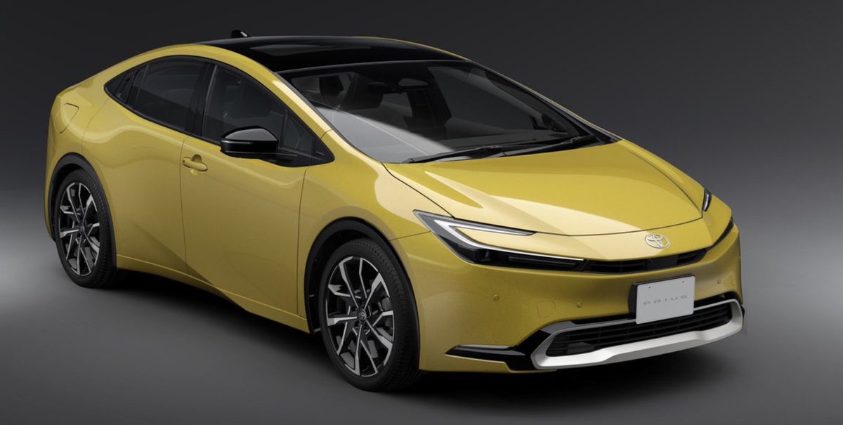 Pogue's tweet photo. WHOA… look at the new Prius design. Toyota must have gotten tired of people making fun of the fuddiness! https://t.co/YigqyZj5mg https://t.co/lHsHz9GqDJ