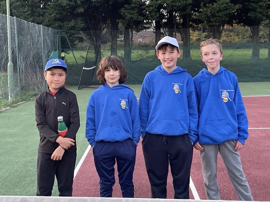 sally_avenue's tweet photo. U12 Boys got off to a good start having won their div last season as U11! Well done San Jin, Freddie, Thomas and Timofei (SJ is on the naughty step….. ) but played well #firstoffence! #winning #winterleagues @LTACompetitions @Middlesexlta https://t.co/wwgoOczZux