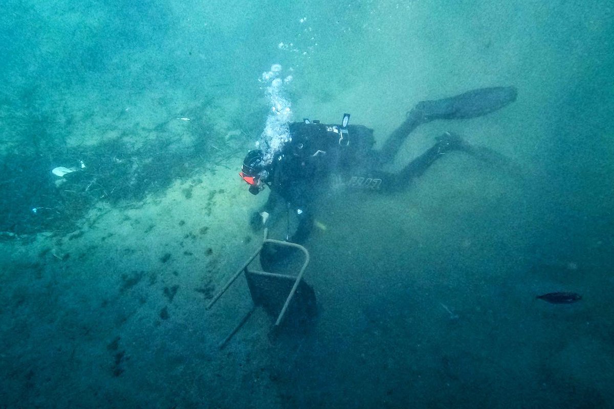 Members of the Aegean Rebreath NGO collect rubbish under the water during a clean-up operation of the harbour of the island of Naxos.For five years, the organisation has been crisscrossing the Greek coasts to extract the waste that litters the bottom of this crystal clear sea.