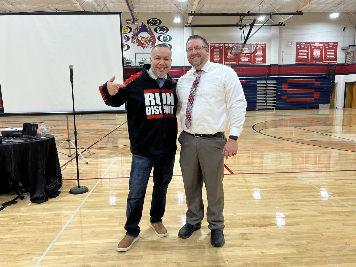RyanChowning's tweet photo. Had @debtfree come to @MVBT_LIBERTY to talk anti-bullying &amp; diversity to our MS &amp; HS students today! Great message!!! #RunBiscuit thanks for coming, Mr. Fabian Ramirez https://t.co/P6ZIwd7J4h