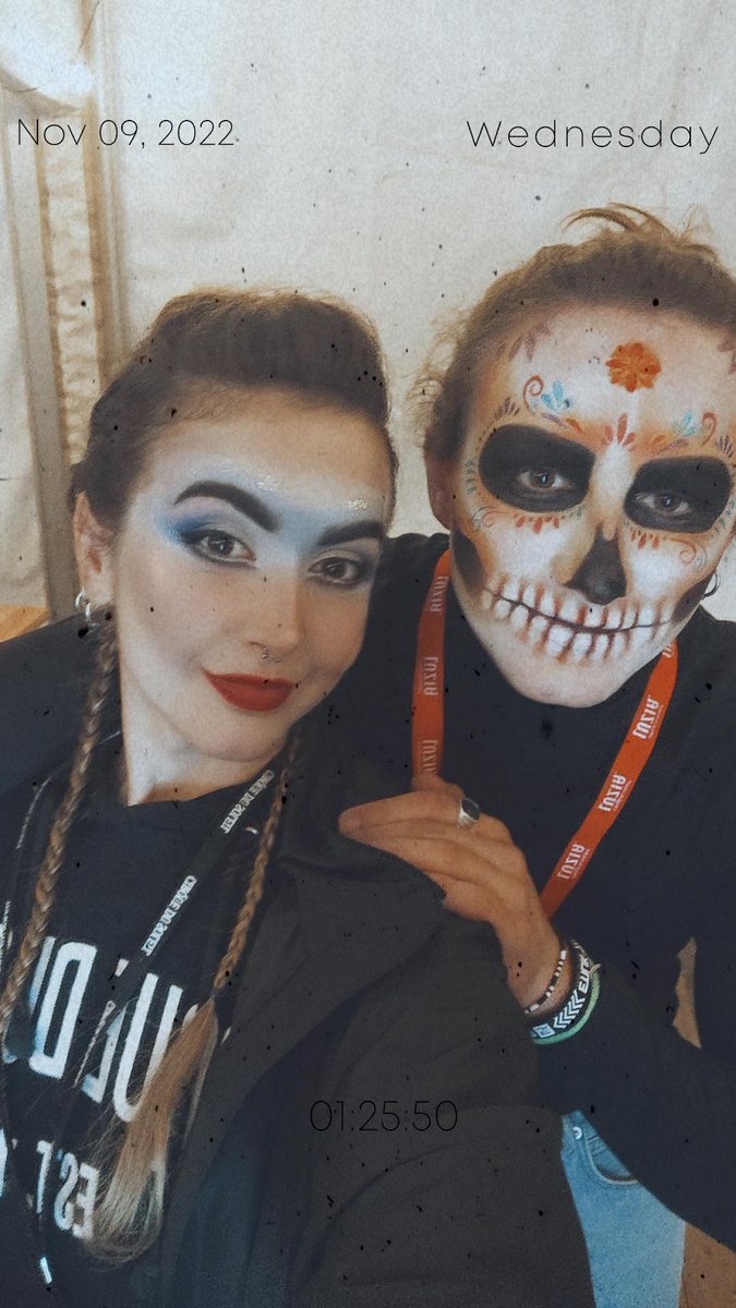 eme_sith's tweet photo. Makeup for the Première of Luzia in Madrid 🦋🎪💜 https://t.co/tGXILkYna8