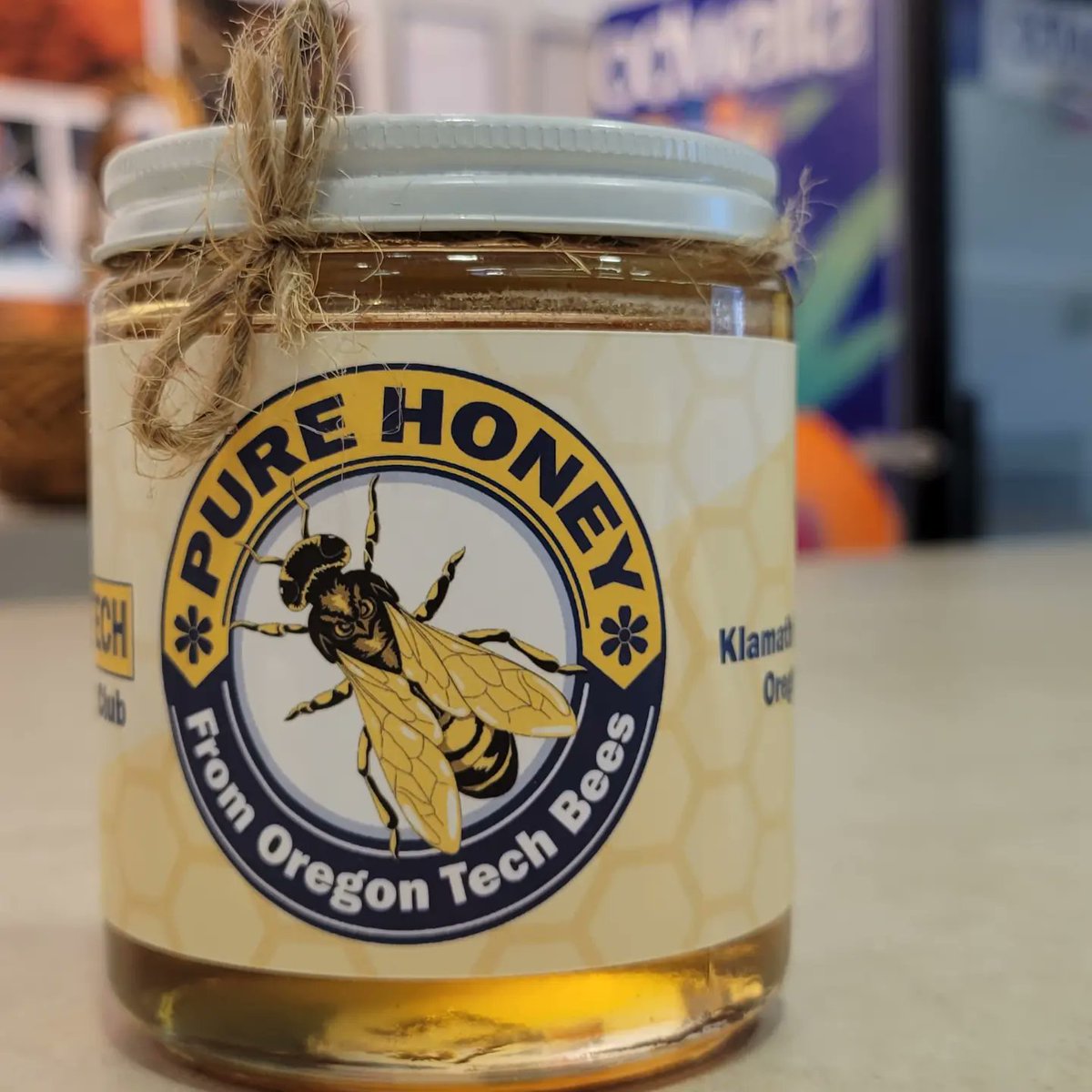 natscience_OIT's tweet image. We had our annual honey sell yesterday on campus. Harvested from our bee keeping club's hives. We sold out so quick! Thanks for your support #hustlinowls 🍯#oit #ortech #beekeeping #bees #HONEY #oitowls
#oregon #klamathfalls #honeybee #ortechnology