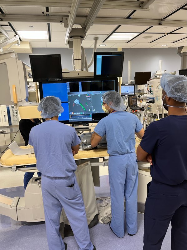 Check out our future #EPeeps <a href="/enricoferroMD/">Enrico Ferro, MD</a> <a href="/JRDClarke/">John-Ross Clarke</a> <a href="/RonukModi/">Ronuk Modi, MD</a> in the simulation lab preparing for next year! Thanks so much to our mapping team <a href="/Jordan_Zinner/">Jordan Zinner</a> and <a href="/MadisonTracey1/">Madison Tracey</a>!