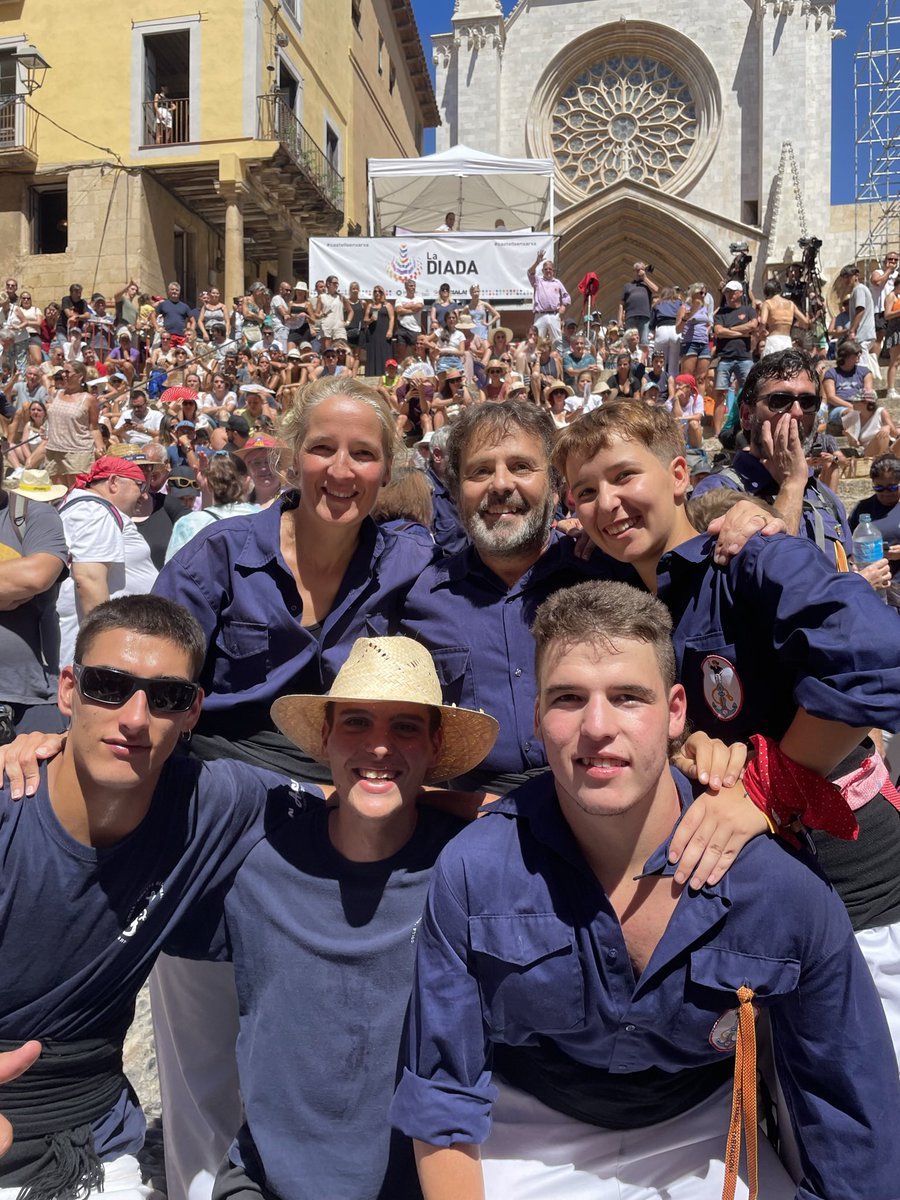 12è aniversari de la proclamació dels #castells Patrimoni Immaterial de la Humanitat per la #UNESCO #castelleres #castellers #castellsenfamilia  <a href="/XiquetsSerrallo/">Xiquets del Serrallo</a>