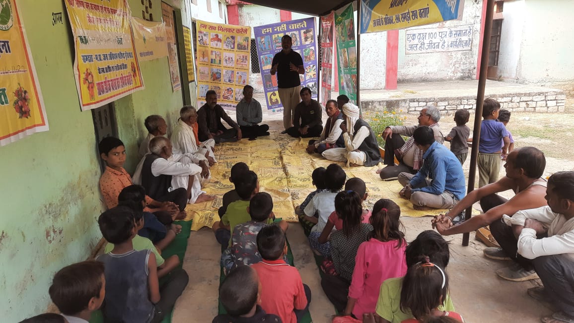 cromp07's tweet photo. On the #WorldChildrenWeek DCRF Morena organised exhibition on child Rights in govt school building. Students, parent and honourable villagers participated in this programme. https://t.co/Wz8fFON3KR