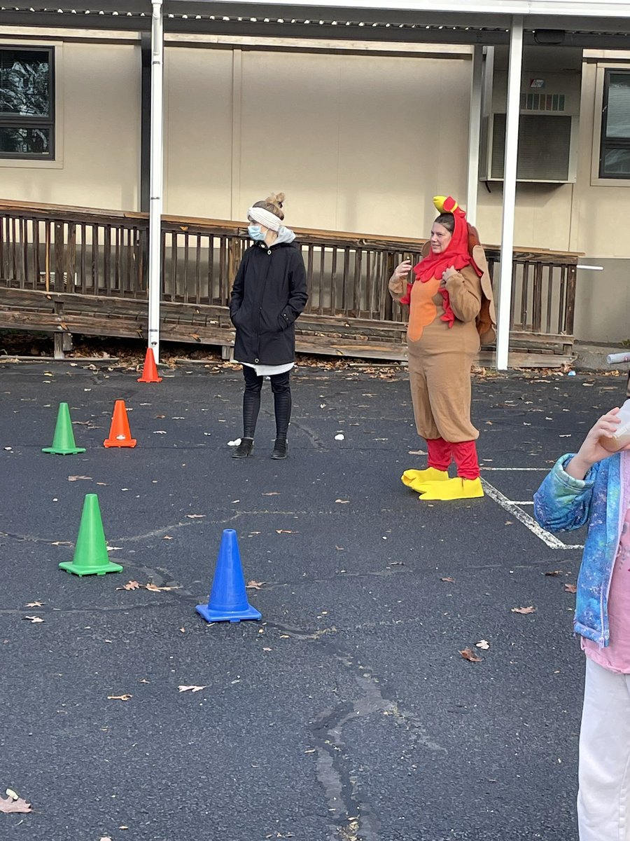 The Turkey Trot is happening today <a href="/CrestwoodElem/">Crestwood Elementary School</a> thanks to the <a href="/CrestwoodESPTA/">Crestwood PTA</a> 🦃
