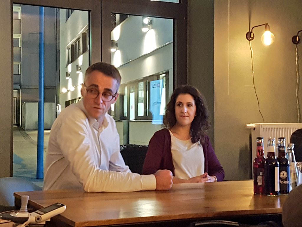 EXVerein's tweet photo. Alumnus und Geschäftsführer Dr. Daniel Süper stellt uns die Positionierung und Arbeitsweise von #LensingMedia vor ... #EXeV #Journalistik #Dortmund https://t.co/xiJ68xxRz2