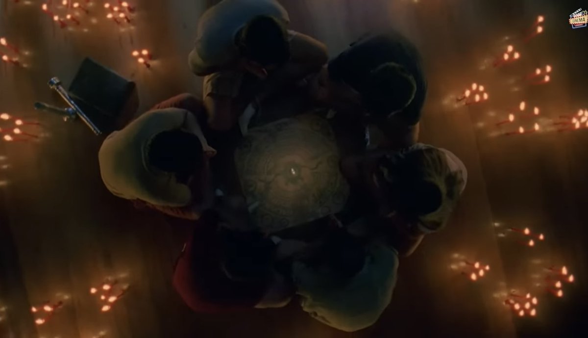 303 กลัว กล้า อาฆาต หนังปี 1999 เป็นหนังไทยอีกเรื่องที่สนุกมาก เกี่ยวกับ รร.ประจำชายล้วน ที่มีแก๊งเด็กใหม่ อยากรู้สาเหตุการตายของรุ่นพี่ ว่าฆ่าตัวตายทำไม แต่สืบไปสืบมา ดันเป็นเรื่องของคดีฆาตกรรม แถมใน รร.ก็ค่อยๆมีคนโดนฆ่าตาย 💀

ชอบเรื่องนี้พอๆกับ 999 ต่อติดตาย โคตรดักแก่55555 📞