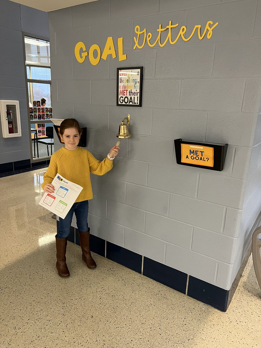 WaymeyerFTWES's tweet photo. So proud of these 2nd graders for working hard on their personal WIGs and meeting their goal! #goalgetters The first of many bell rings on our WIG Wednesday celebration! @TheLeaderinMe @FTWoodfillES https://t.co/gujBCGqcdb