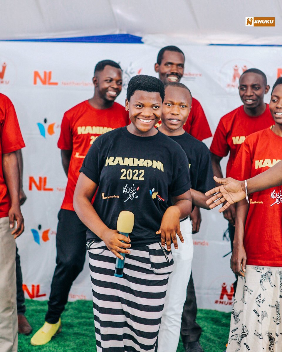 👏🏽 3è journée de la #SME2022: les #jeunes entrepreneurs accompagnés par @JimbereMag et <a href="/kazecom15/">kazecom15</a>, à travers le programme <a href="/Nuku_Burundi/">NUKU</a> de <a href="/NLinBurundi/">Ambassade du Royaume des Pays-Bas au Burundi</a>, célèbrent #Kankoni2022 (échange de relais qui symbolise l'autonomisation des jeunes par les jeunes)

#Burundi #Entrepreneurship