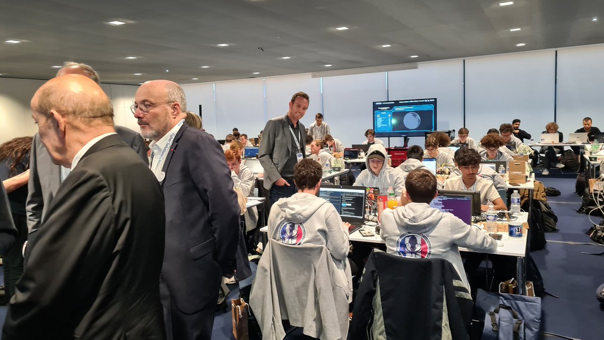 Joël Courtois (@joelcourtois) on Twitter photo #ECW2022 Journée intense pour <a href="/Groupe_IONIS/">Groupe IONIS</a> <a href="/EPITA/">EPITA</a> <a href="/EPITA_FC/">EPITA FC</a> :
Conférence sur les métiers et toutes les opportunités des écoles du <a href="/Groupe_IONIS/">Groupe IONIS</a> dans la #CyberSecurity ; rencontre entre ministre <a href="/JY_LeDrian/">Jean-Yves Le Drian</a> et <a href="/fabecc/">Fabrice Hesling</a> lors du #ctf avec étudiants <a href="/EPITA/">EPITA</a> seconde place des écoles ! #ECW2022 Journée intense pour <a href="/Groupe_IONIS/">Groupe IONIS</a> <a href="/EPITA/">EPITA</a> <a href="/EPITA_FC/">EPITA FC</a> :
Conférence sur les métiers et toutes les opportunités des écoles du <a href="/Groupe_IONIS/">Groupe IONIS</a> dans la #CyberSecurity ; rencontre entre ministre <a href="/JY_LeDrian/">Jean-Yves Le Drian</a> et <a href="/fabecc/">Fabrice Hesling</a> lors du #ctf avec étudiants <a href="/EPITA/">EPITA</a> seconde place des écoles !