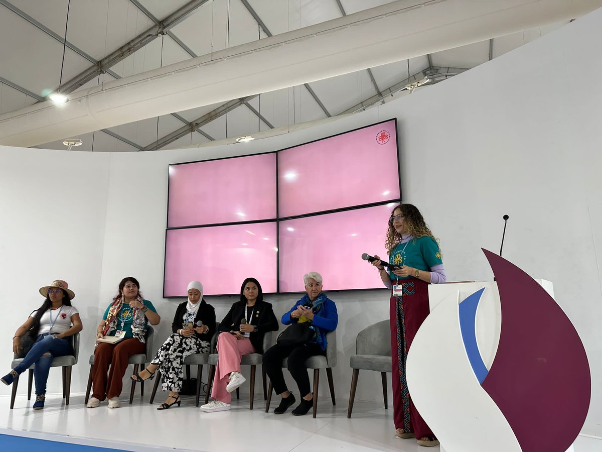 GIRWL1's tweet photo. Women are powerful leaders advancing #ClimateJustice and people positive #ClimateAction.
#cop27 Listen to these  women from all around world in climate justice from La Guajira, Bogota, and Barranquilla Our representatives @ShazaAlrihawi is one of them https://t.co/8uIkig8GVp