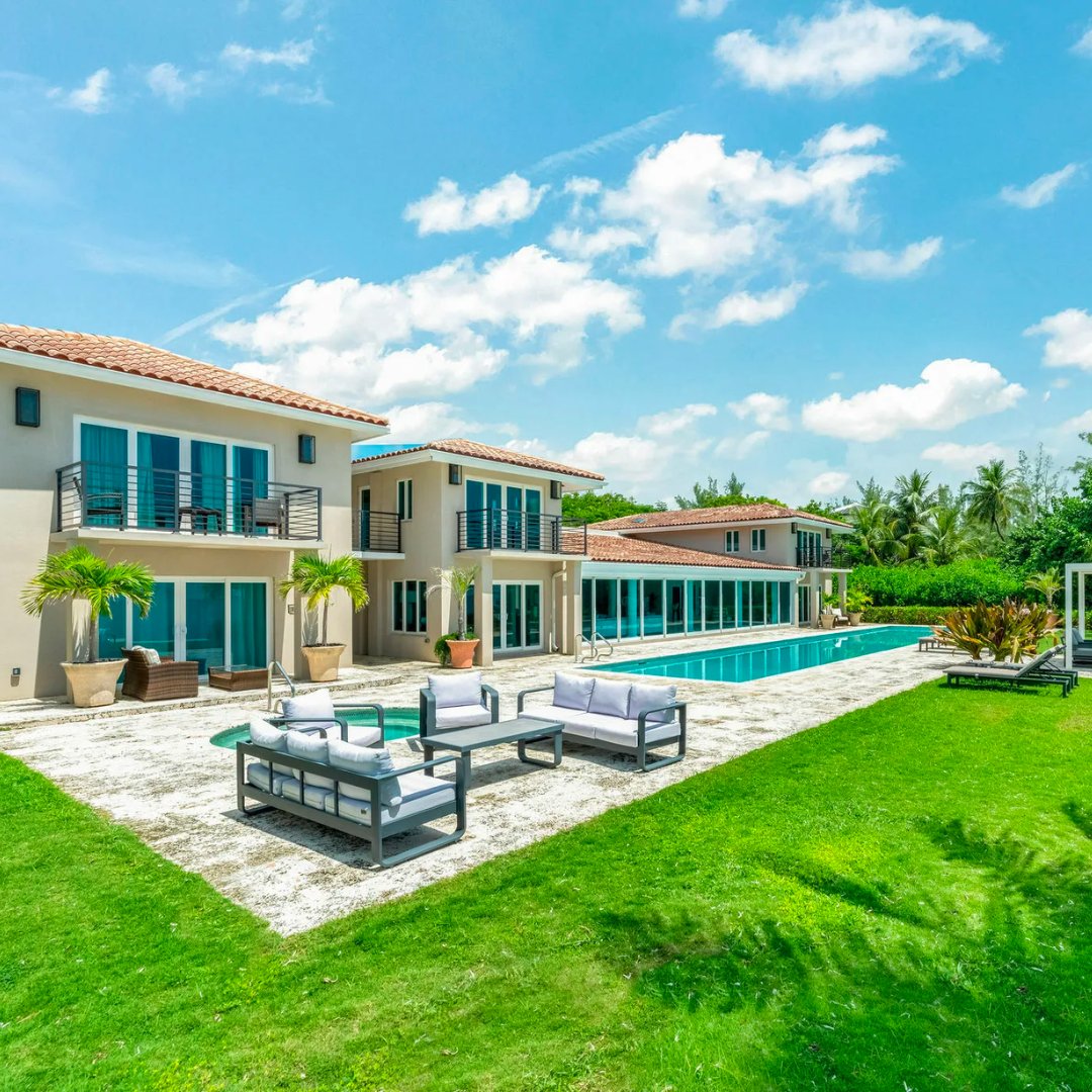 JamesEdition tweet media