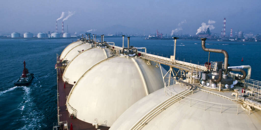 SPGlobal's tweet photo. From @SPGCI: Surging US #LNG exports to Europe heighten focus on US inflationary pressures. Read the blog for details: https://t.co/yW8CgCURYg https://t.co/isQbFgrLlI