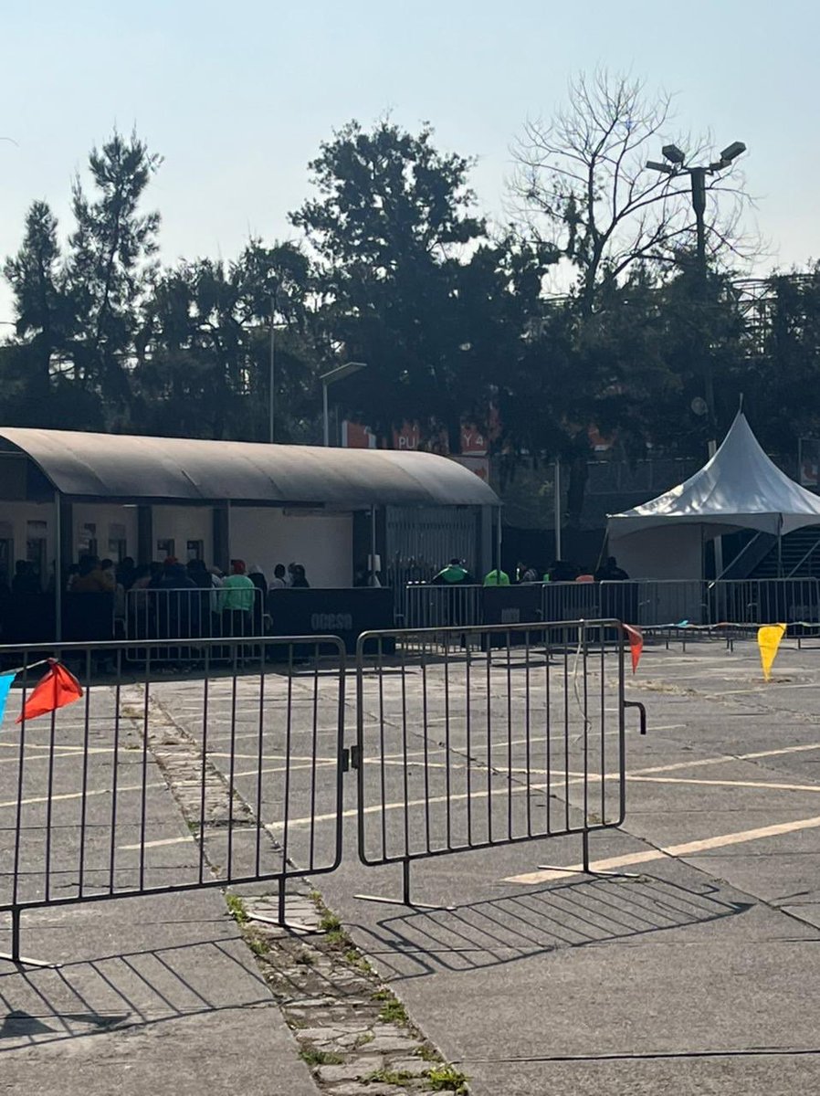 JMReloaded's tweet photo. #GPMexico2023 #Ticketmaster Qué fraude la venta de boletos para la carrera, le venden a puros revendedores, así las taquillas en Palacio de los Deportes, solo venta a revendedores, no nos dejan pasar a los simples mortales https://t.co/DHAd4Ob5lf
