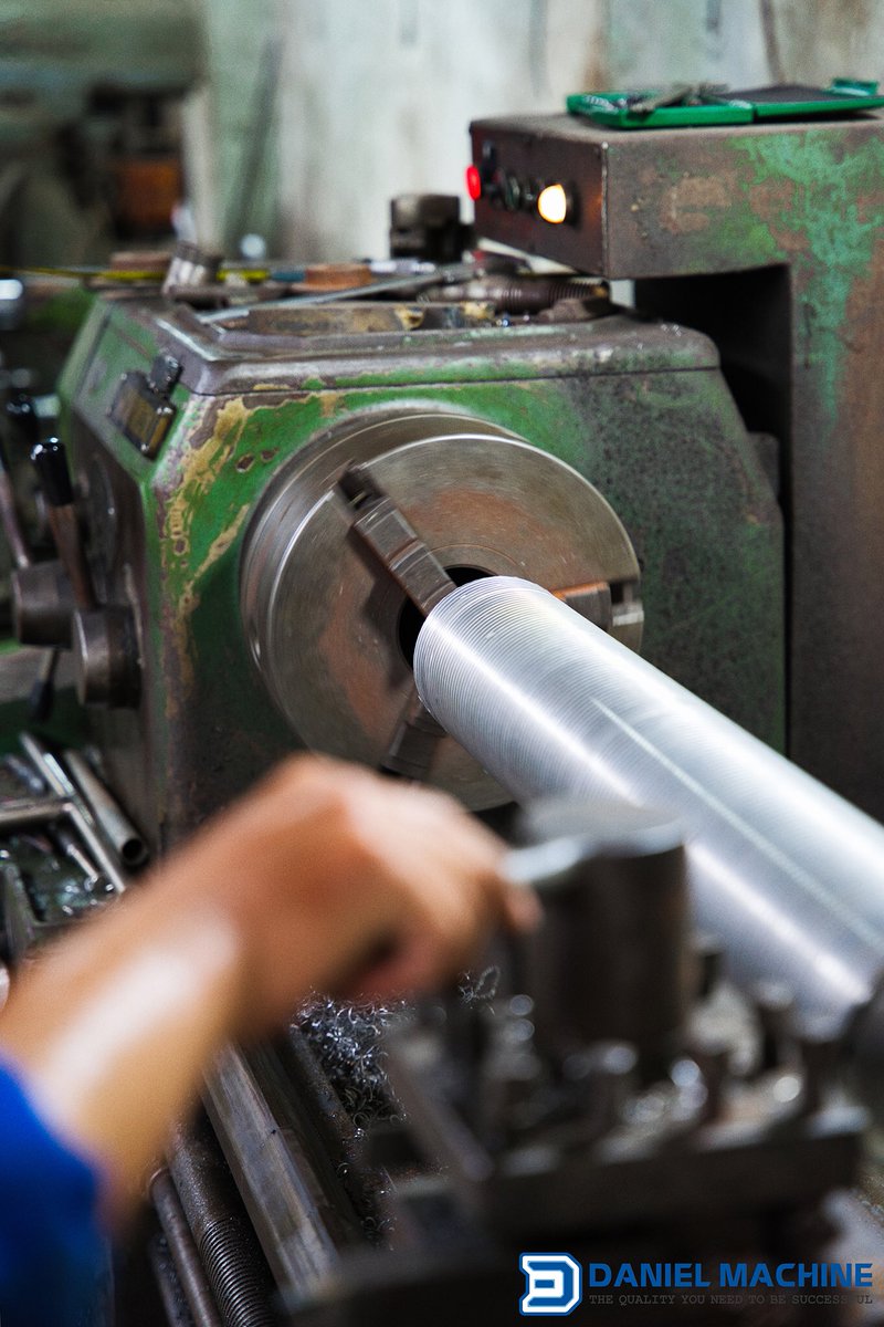 DungTienNguyen4's tweet image. Our engineers in Vietnam are hard at work on powerful shelling machine. Great to see them in action today! #danielmachine