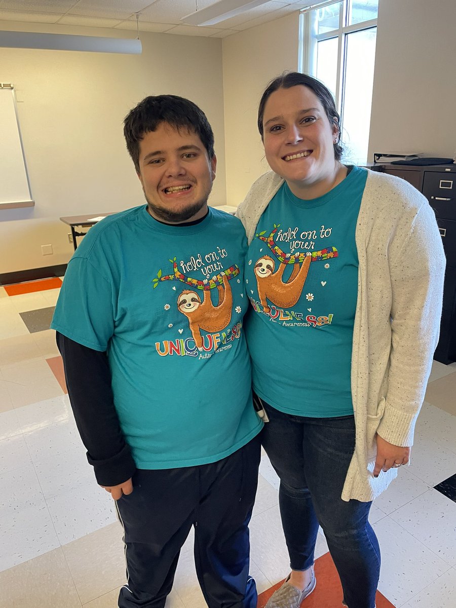 msthatcher11's tweet photo. Twin with a teacher day!!! #SpiritWeek https://t.co/dPVij2GFvm