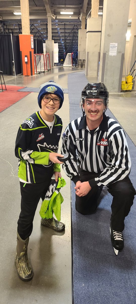 Was great to see one of my amazing students at the game last night! <a href="/EICSCatholic/">Elk Island Catholic Schools</a> <a href="/ecoleolph/">École O.L.P.H.</a>