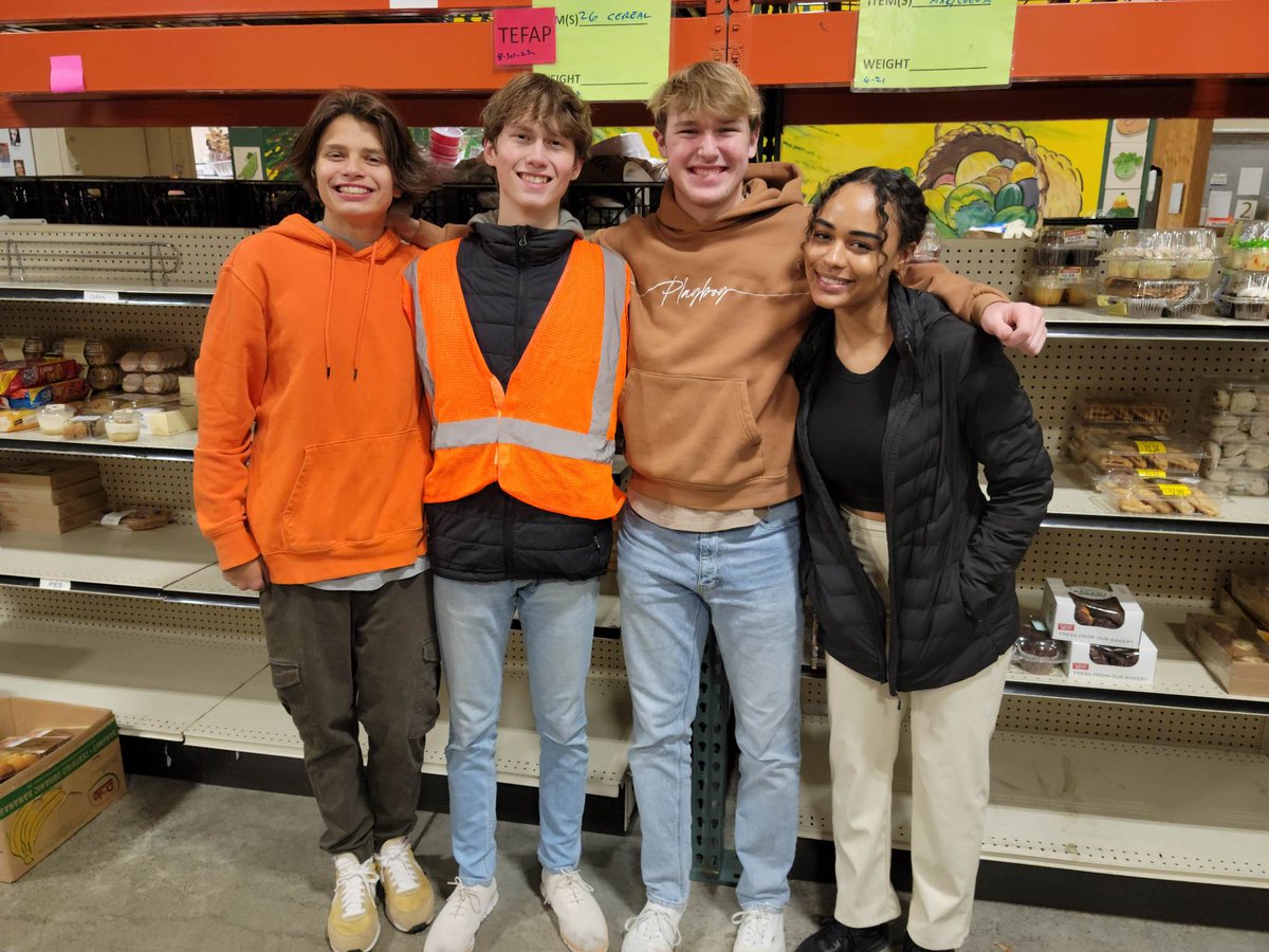 MPHS_DECA's tweet photo. We are super proud of our DECA members for volunteering at the Food Bank. It's all part of our "Thanksvember" campaign. You will see us helping with the turkey basket distribution next week and delivering some special treats to our local first responders. @msd25 @MPHS_MSD25 https://t.co/ikU663atLP