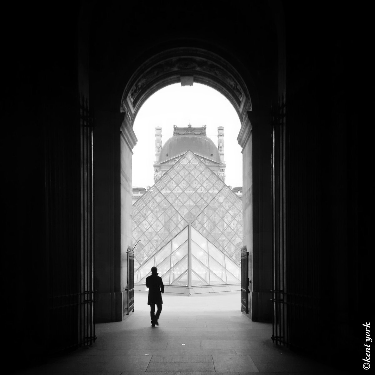 byjeffonline's tweet photo. Il était une fois, le Louvre #Paris https://t.co/twbuSvQgOe