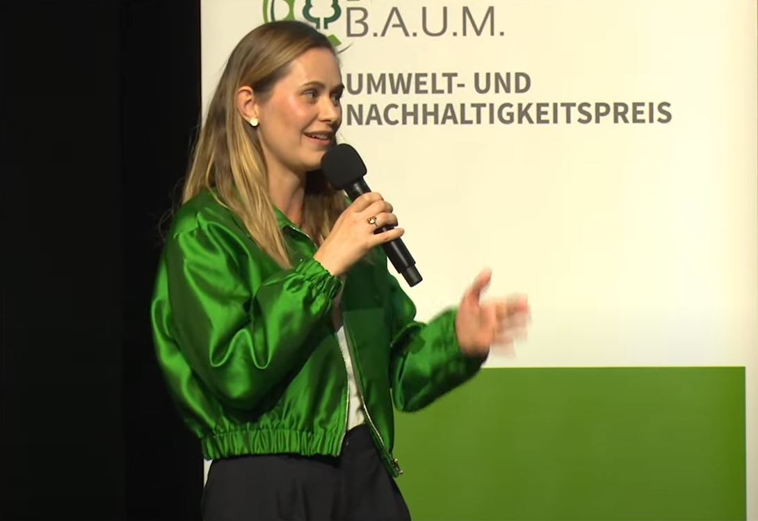HWR_Berlin's tweet photo. Dr. Philine Erfurt Sandhu leitet die Hochschul-Weiterbildung "Strategische Kompetenz für Frauen in #Aufsichtsräten" der Berlin Professional School @bpshwrberlin @HWR_Berlin ist #Wissenschaftlerin #Beraterin u. @handelsblatt Kolumnistin #BAUMPreis22 ➡️https://t.co/6xZanBAKWC https://t.co/MZXY53Jzcu