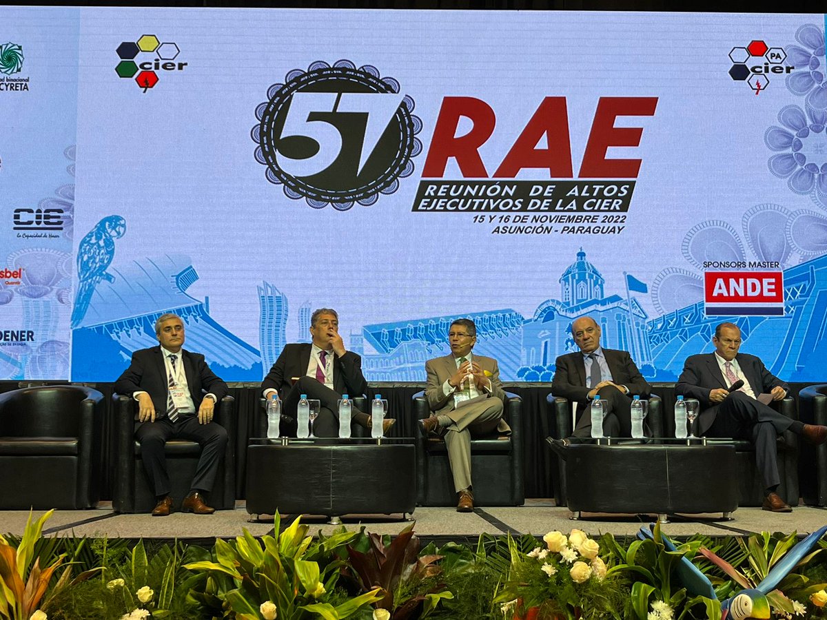IngBulacio's tweet photo. #RAE2022
El presidente de @Adeeraok, @HoracioNadra, expuso en el panel “Descentralización - retos y oportunidades para el sector eléctrico”. Lo acompañaron representantes de las asociaciones de distribuidoras de Brasil (@abradee), Colombia (@asocodis) y Costa Rica (#Cedet). https://t.co/R5ocFs6YwS