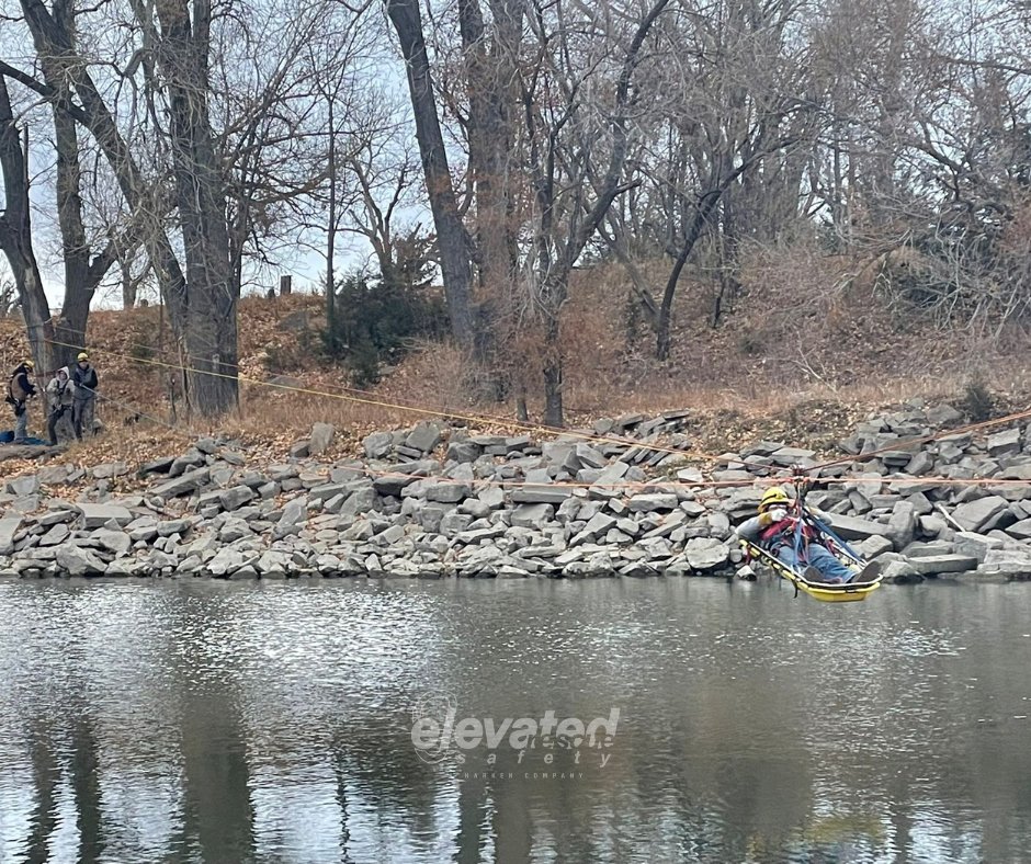 elevatedsafety's tweet photo. Being careful to create a good highline angle, and low haul forces, so nobody gets wet. 

Training session with the @NPPDnews, Sutherland team.

#highlines #highlinetraining #rescue #rescuetraining #highlineangle #ropeaccess #ropeaccesstraining https://t.co/SfFaITmH9a