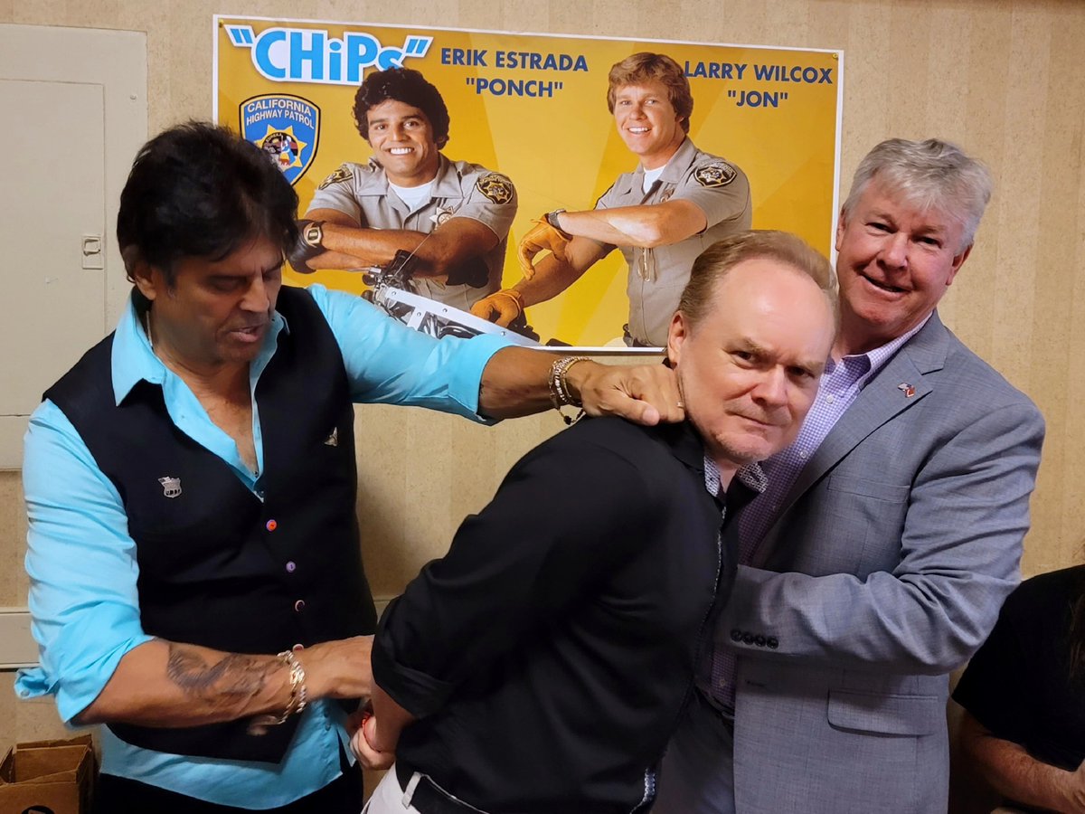 LarryDWilcox's tweet photo. Equal Justice - handcuffing an alleged Perp at a Comicon! https://t.co/kzg2jv12EL