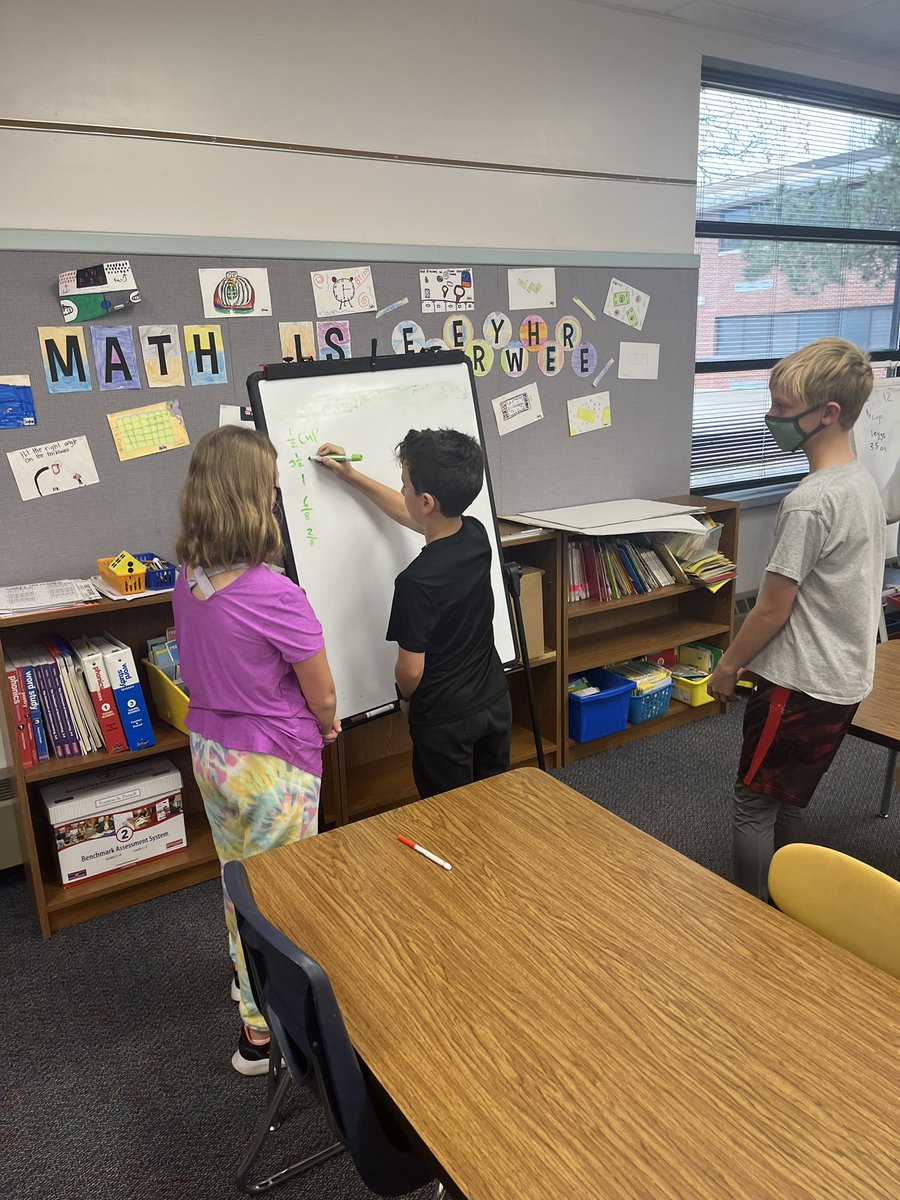 NicoleBoyle_'s tweet photo. Teamwork makes the dreamwork. Solving real world math problems collaboratively. https://t.co/WLOXvQCZ2W