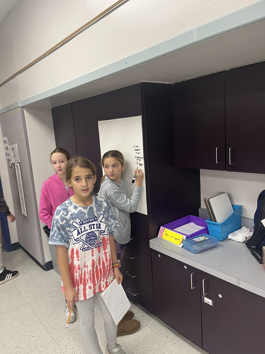 NicoleBoyle_'s tweet photo. Teamwork makes the dreamwork. Solving real world math problems collaboratively. https://t.co/WLOXvQCZ2W