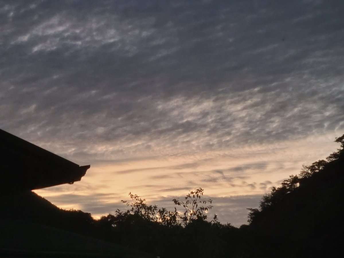 sserayun's tweet photo. 해질녘~~ 멋지다 https://t.co/XECotrS5ps