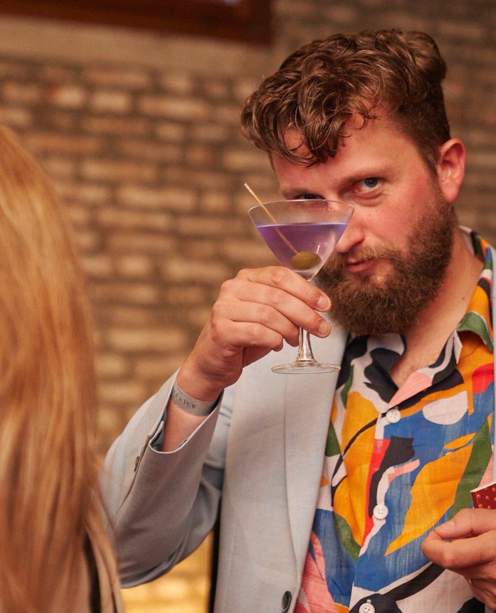 NoonGin's tweet photo. Salute! 🍸️⁠ https://t.co/2qAWvqeEWB