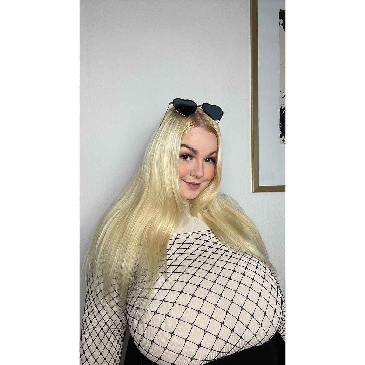 Schnataa on Twitter "Have a nice day 🥰 Look at my Linktree for more 🤭