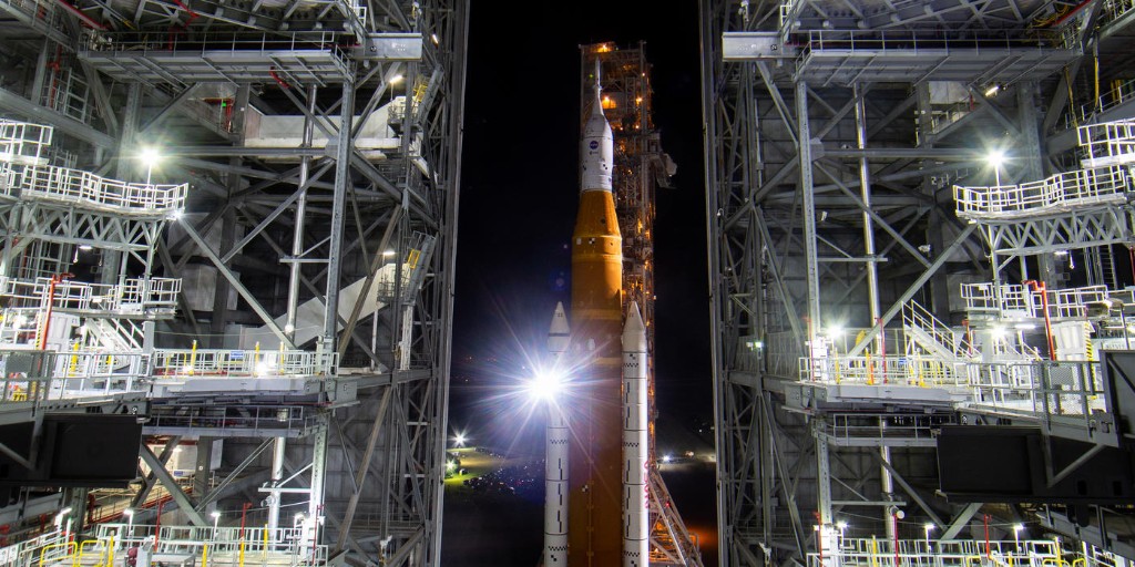 Rockets to the moon ignite STEM research back on Earth, as #UCalgary's Dr. Eric Donovan and Dr. Robert Thirsk, say Artemis will spark renewed interest in space ow.ly/XeXs50LG20P @UofC_Science