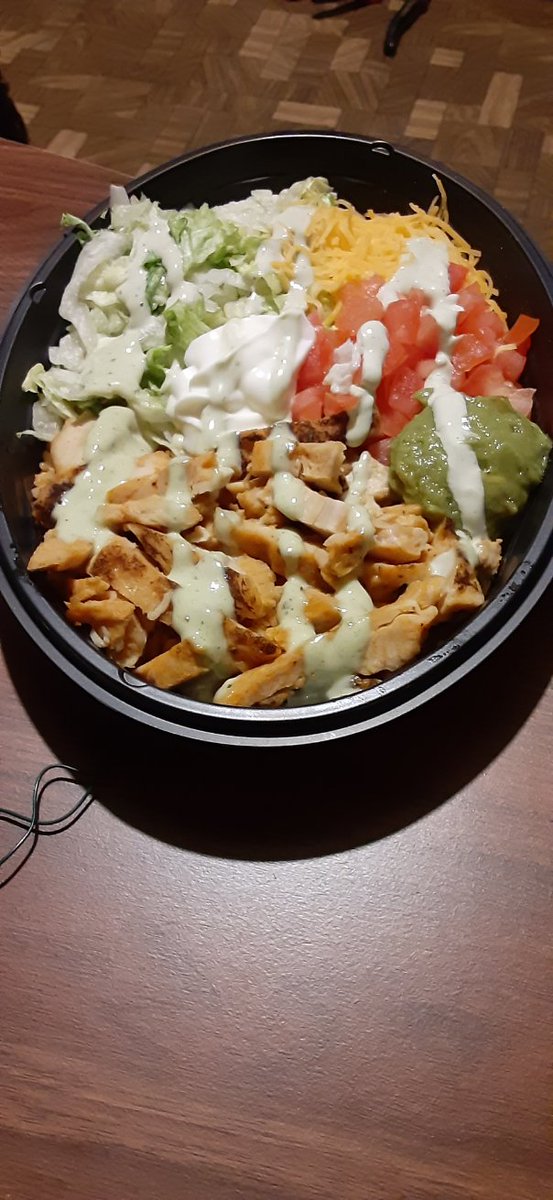 kerrolicious's tweet image. @tacobell @stpaulva @VisitClintwood The taco bowl on the left is from Clintwood VA Taco Bell, the right is from St Paul VA Taco Bell. Which location is screwing customers?! #Seriously #ManagerPlease #FixIt #ShowMeYours #CostsTheSame #Consistency??