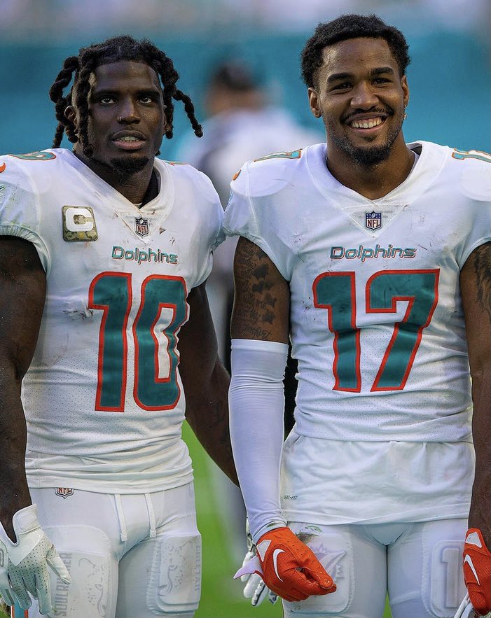 305represent's tweet photo. #ProBowlVote Tyreek Hill @cheetah 
#ProBowlVote Jaylen Waddle @D1__JW 
ONE RETWEET = ONE VOTE to send our duo to the Pro Bowl! https://t.co/yK0Syvpp7M