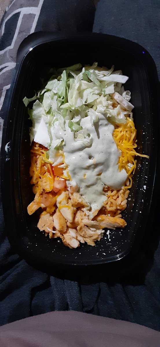 kerrolicious's tweet image. @tacobell @stpaulva @VisitClintwood The taco bowl on the left is from Clintwood VA Taco Bell, the right is from St Paul VA Taco Bell. Which location is screwing customers?! #Seriously #ManagerPlease #FixIt #ShowMeYours #CostsTheSame #Consistency??