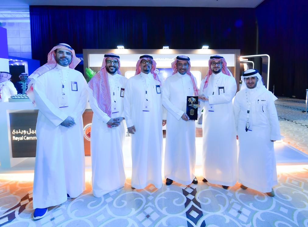 RCJY1's tweet photo. تشرف جناح #الهيئة_الملكية_للجبيل_وينبع في #منتدى_الرياض_الاقتصادي بزيارة معالي @BAlkhorayef الذي اطلع على محتويات الجناح، وأثنى على جهود القائمين عليه، متمنيا لهم التوفيق. https://t.co/hHdAakd8kA