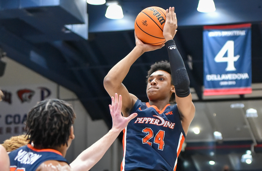 Pepperdine has been a great watch to start the college season. They play an enormously fun brand of basketball and Maxwell Lewis has looked like a potential lottery pick. 

A quick thread on my favorite things from his game to start the year.