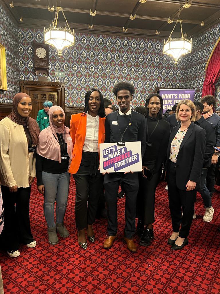 helenhayes_'s tweet photo. Thank you to my friend &amp; neighbour @FloEshalomi for hosting a fantastic event for youth organisations based in Vauxhall &amp; Lambeth yesterday - great to meet such inspiring young people &amp; discuss how we can campaign together for #Votesat16 https://t.co/FqnTzwfxIY