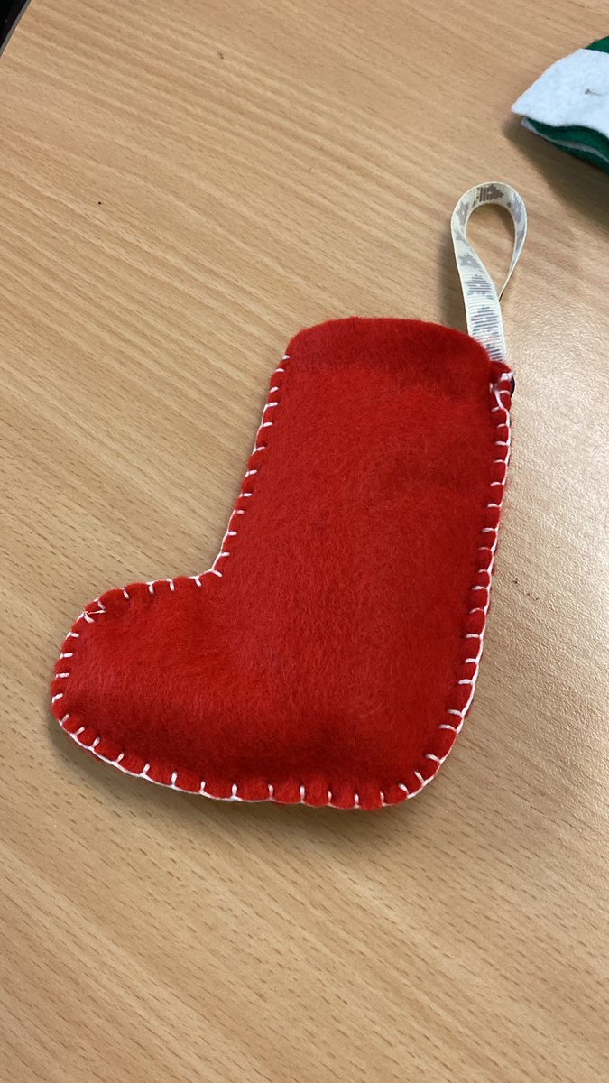 ValleyLAcademy's tweet image. Our student leadership are in school ready to welcome the local community to the first TVLA lounge session. They are making small Santa stocking.
