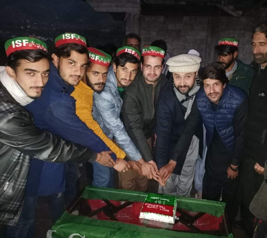 SardarFarazPti's tweet photo. #انصاف_علم_برداشت_کے_پندرہ_سال ✌❤
آئی۔ایس۔ایف جہلم ویلی کے کنونینئر حمزہ میر اور کوآرڈنیشن سیکرٹری عفاس اعوان کے قیادت میں آئی۔ایس۔ایف کا 15واں یوم تاسیس منایا گیا، جس میں مہمان خصوصی سابق امیدوار اسمبلی سیدذیشان حیدر تھے ۔
#15YearsOfISF
#ISF
#ISAJK https://t.co/s4FNG2bmXJ