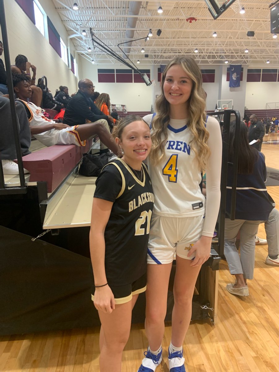 Blacksburg_Roar's tweet photo. #21 Kalynn Littlejohn hanging out with Riley Stack from Wren and Milaysia Fulwiley the Goats 🐐 !!! https://t.co/S6fzkucOsy