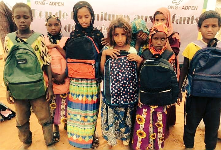 Mossa_ag's tweet photo. #Éducation : Don de kits scolaires à 100 enfants déplacés à #Gao dont un nombre important de filles.
La remise a lieu ce 15 novembre 2022 en présence des parents d'élèves et des enseignants. https://t.co/PtgToWUeSb