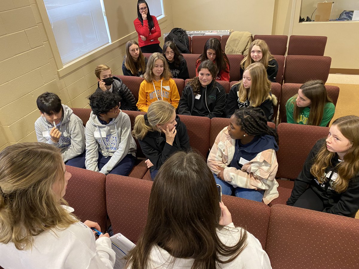 amandaboyerRFL's tweet photo. Empowering our @niagaracatholic students through @DevPeace Schools to build a fairer, more just earth! We are Rethinking the world 🌎 The hope and energy in the room was inspiring 💗 @tcristelliarts @misskristaW #lukerocks #emilyisawesome https://t.co/2beLhVWYCi