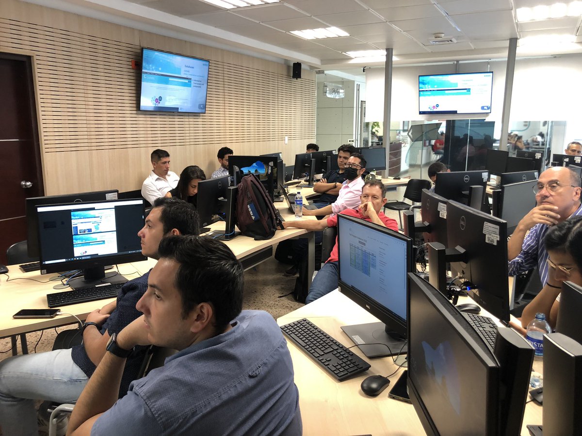 ieeeandeancounc's tweet photo. Continuamos con los tutoriales de la tarde con la participación del os capítulos CAS, IAS, EMBS en este primer día de Andescon 2022👨💻👨💻👩🔬👩🔬
#IEEE
#andescon2022 https://t.co/HJLIzBXYGw