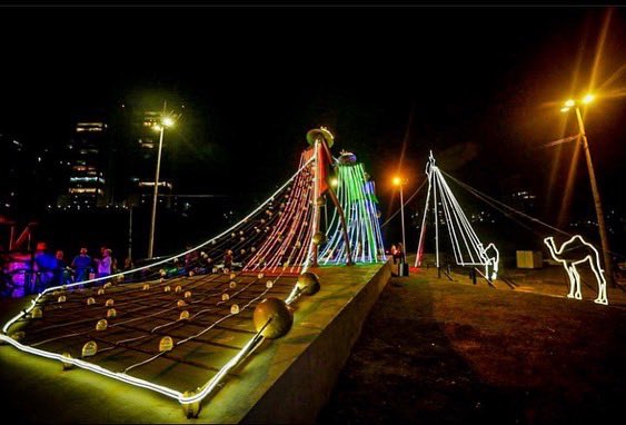 MAdeEncantos's tweet photo. O clima de Natal já está no ar! 🤗
Depois da escultura dos pescadores ser toda adornada no São João, hoje ela recebeu a primeira intervenção natalina para deixar a nossa ilha mais linda ainda!🎅🏼🎄
Preparem os corações que será o maior Natal da nossa história! 🙌 https://t.co/t4CoPGcpD2