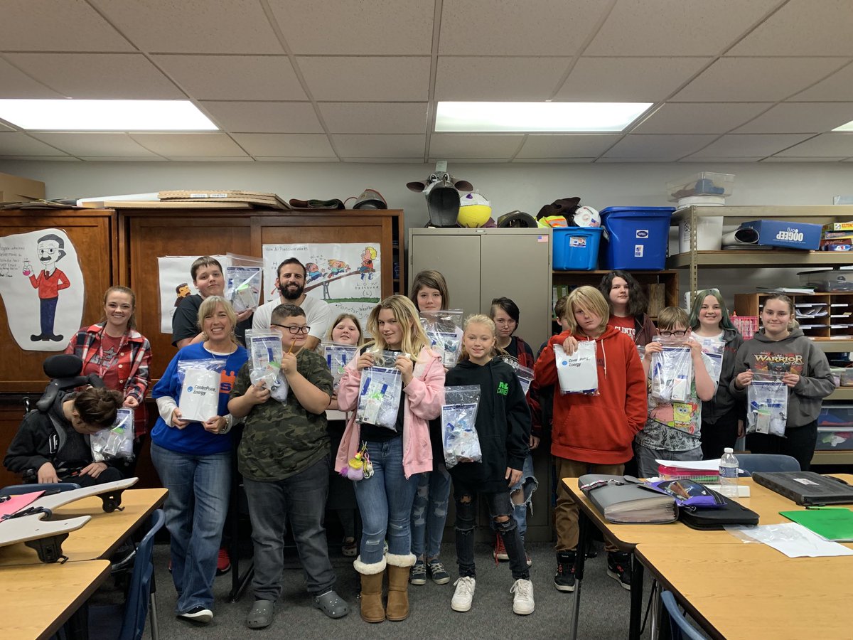I’m excited every year to pass out energy efficiency kits to my students  @OhioEnergyProject ⁦<a href="/ECLocal/">East Clinton Schools</a>⁩